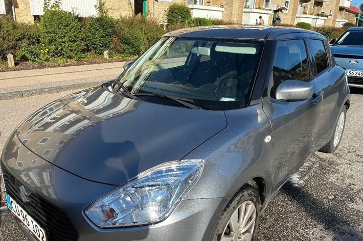 Grå Suzuki Swift fra 2020