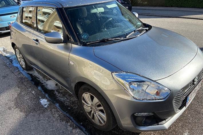 Grå Suzuki Swift fra 2020