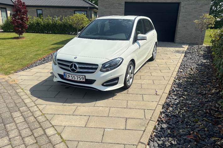 Hvid Mercedes B180 fra 2015