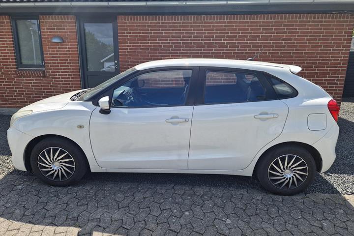 Hvid Suzuki Baleno fra 2016