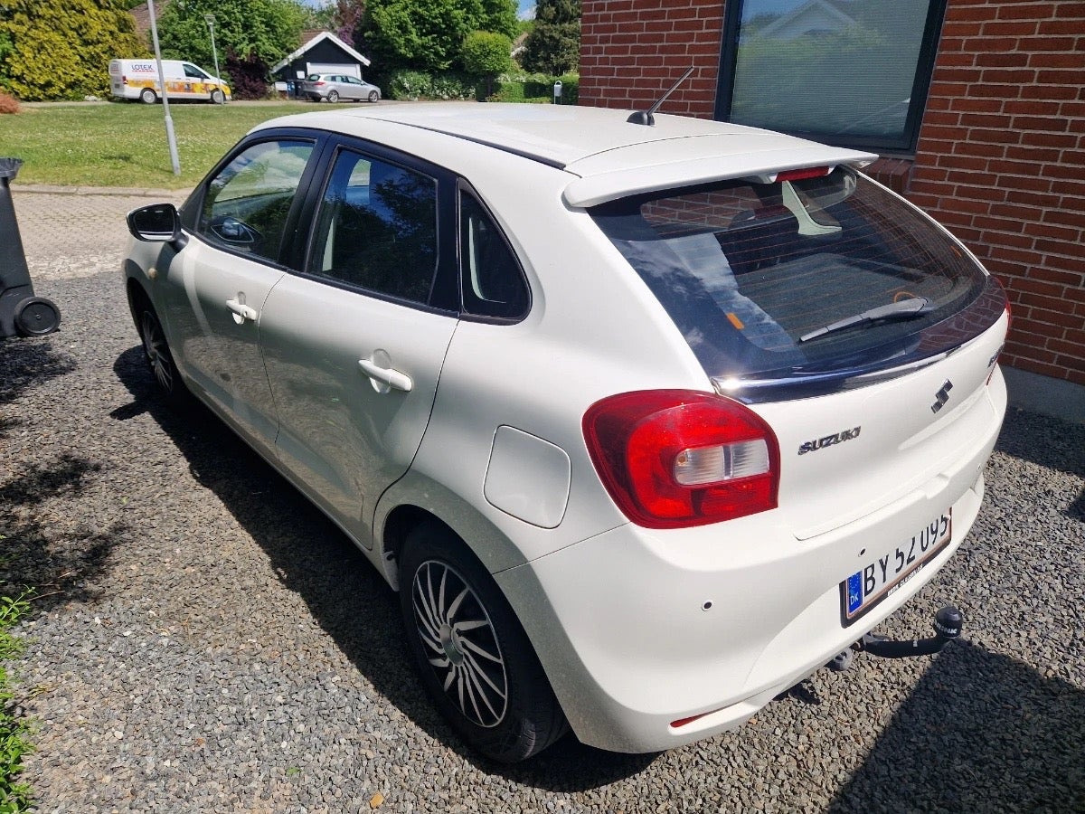 Hvid Suzuki Baleno fra 2016