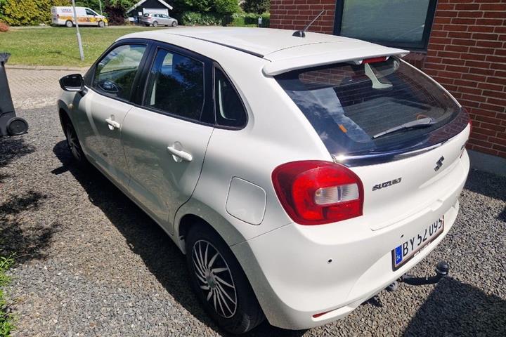 Hvid Suzuki Baleno fra 2016