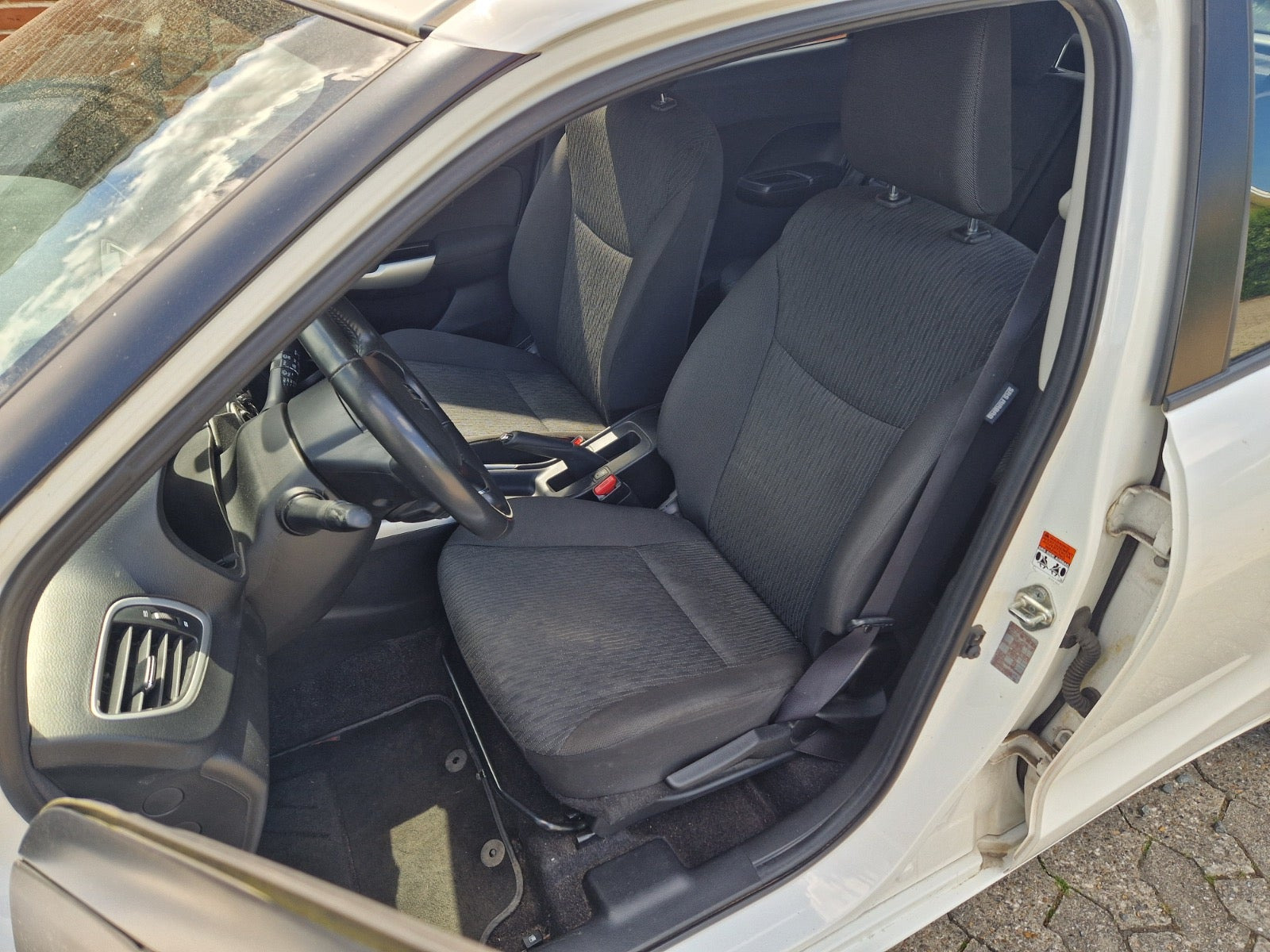 Hvid Suzuki Baleno fra 2016