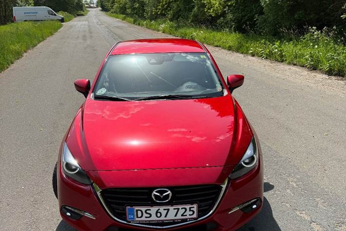 Rød Mazda 3 fra 2017