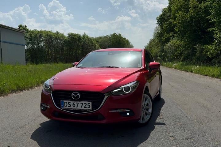 Rød Mazda 3 fra 2017