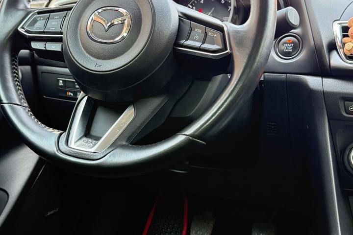 Rød Mazda 3 fra 2017