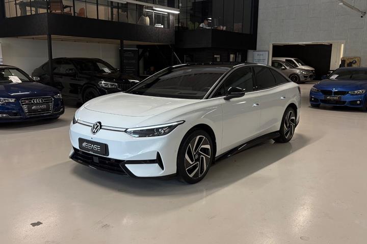 Hvid VW ID.7 fra 2024 set udefra