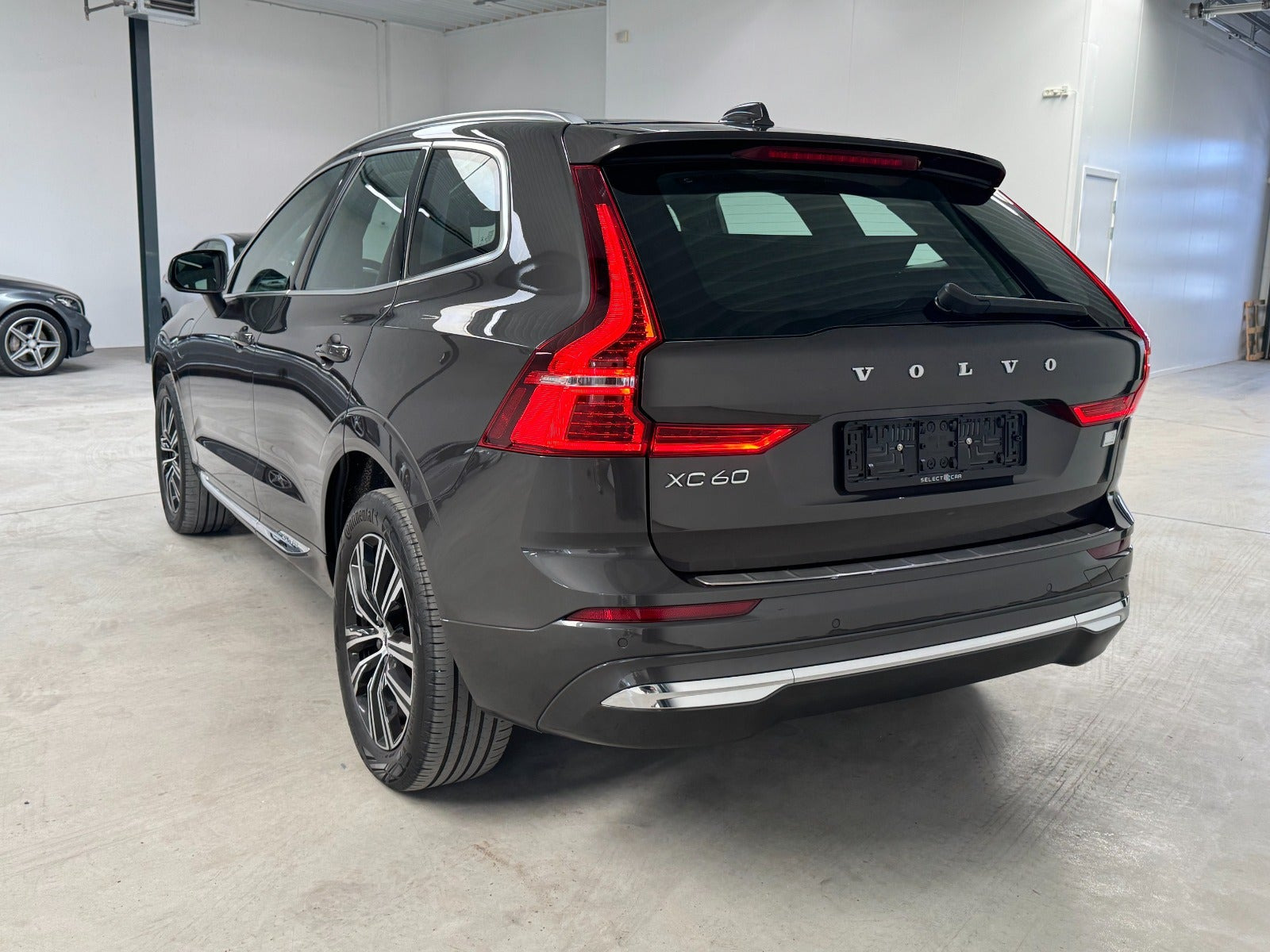 Grå Volvo XC60 fra 2022