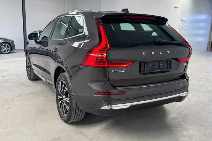 Grå Volvo XC60 fra 2022