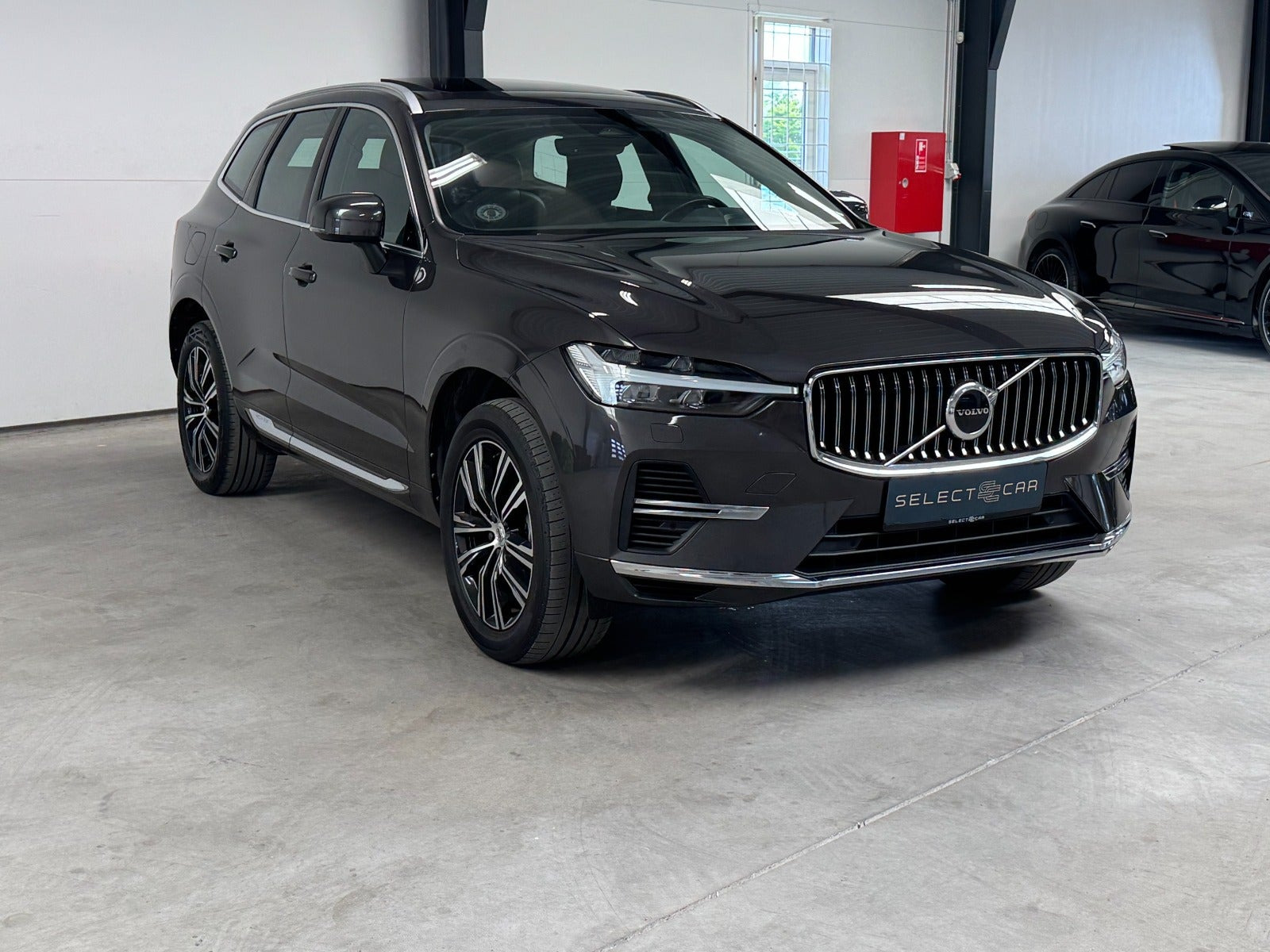 Grå Volvo XC60 fra 2022
