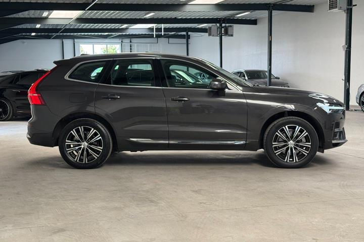 Grå Volvo XC60 fra 2022