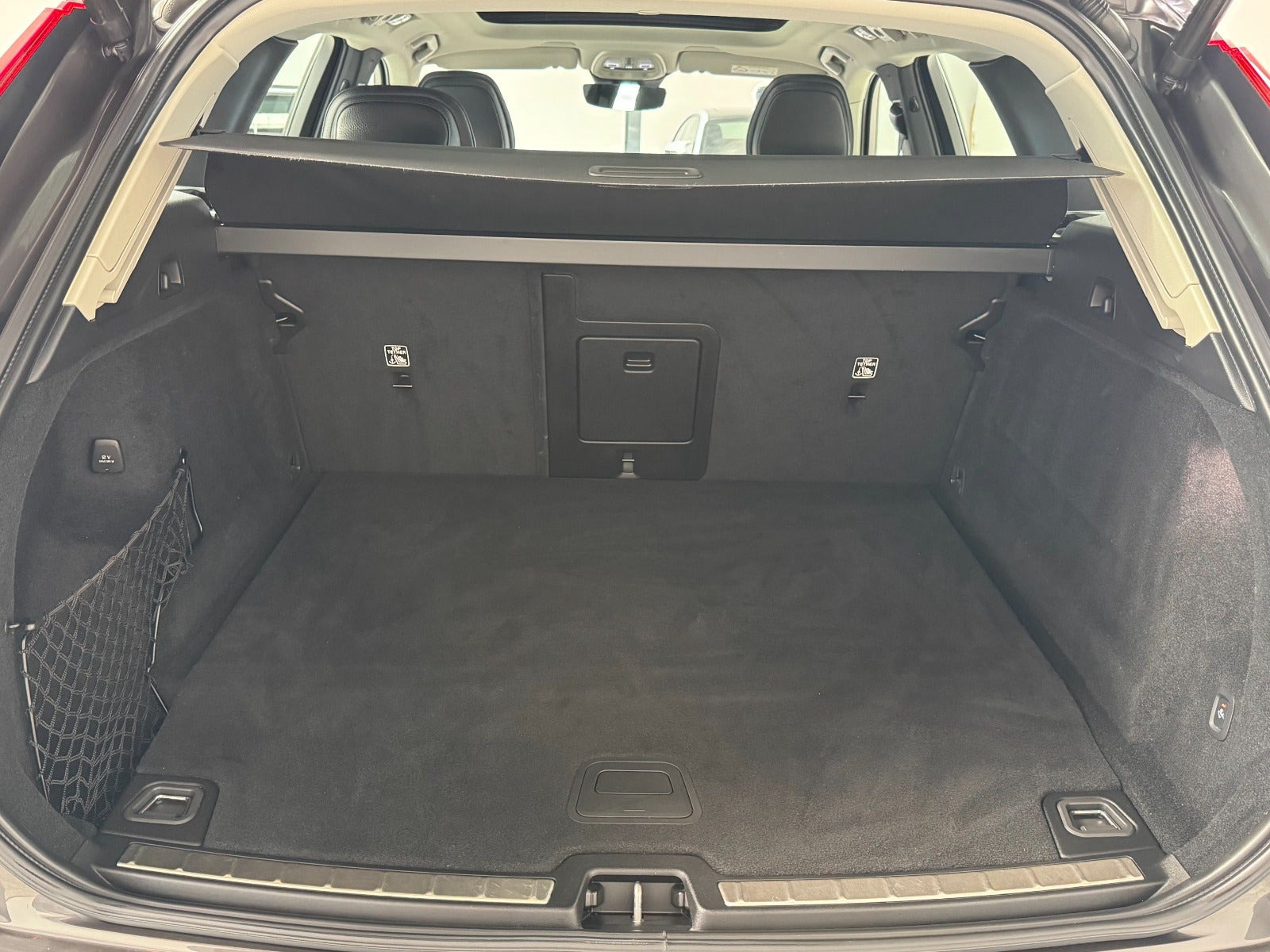 Grå Volvo XC60 fra 2022