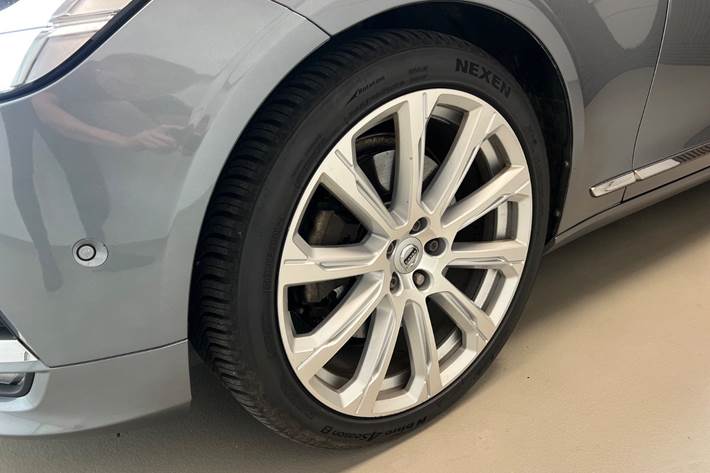 Grå Volvo S90 fra 2018