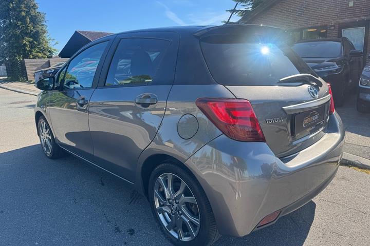 undefined Toyota Yaris fra 2015
