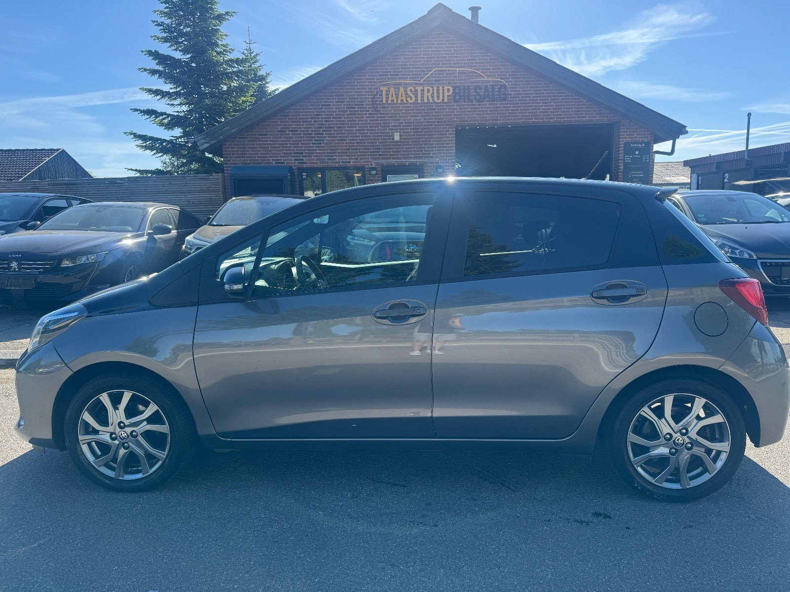 undefined Toyota Yaris fra 2015