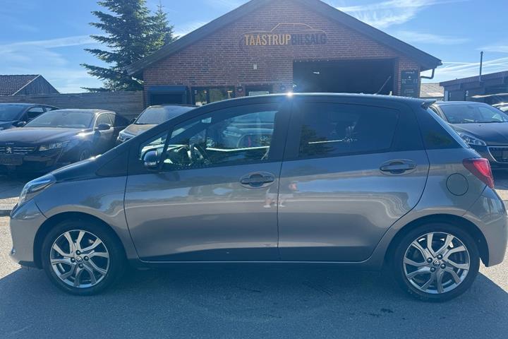 undefined Toyota Yaris fra 2015
