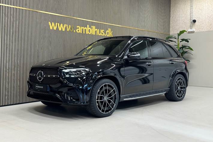 Sort Mercedes GLE350 de fra 2024 set udefra