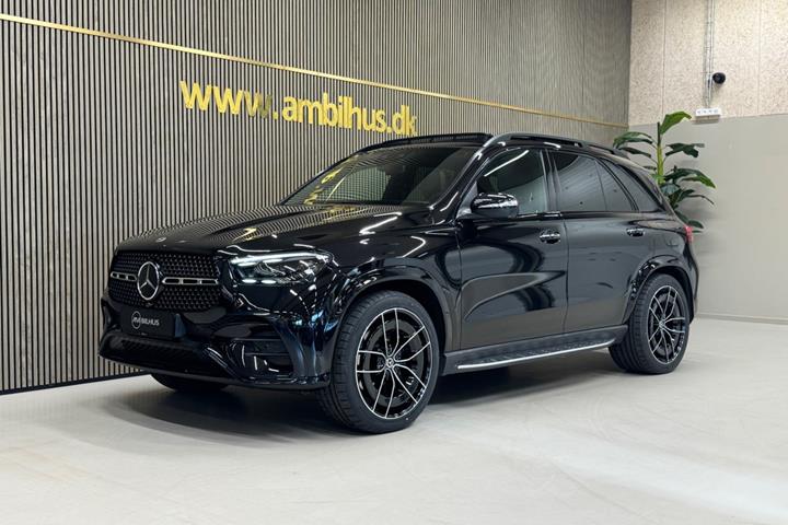 Sort Mercedes GLE350 de fra 2024 set udefra