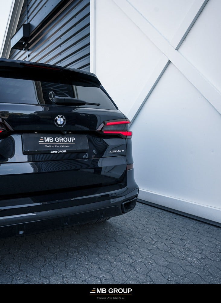 Sort BMW X5 fra 2020