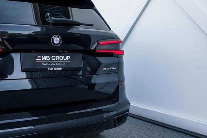 Sort BMW X5 fra 2020