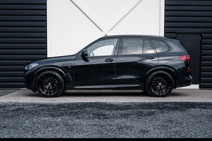 Sort BMW X5 fra 2020