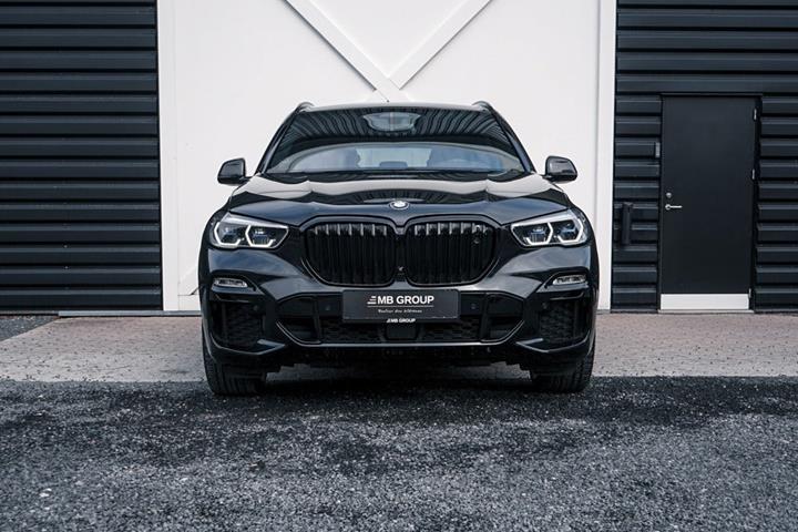 Sort BMW X5 fra 2020