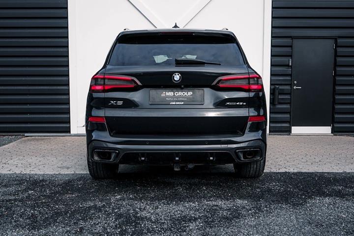 Sort BMW X5 fra 2020
