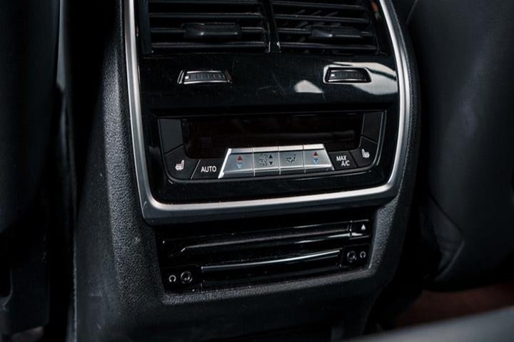 Sort BMW X5 fra 2020