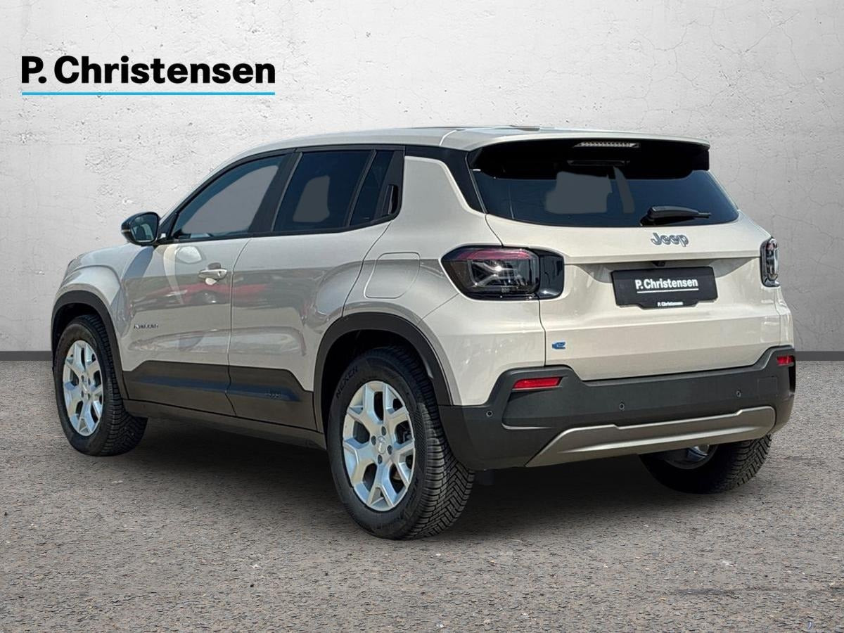Beige Jeep Avenger fra 2024