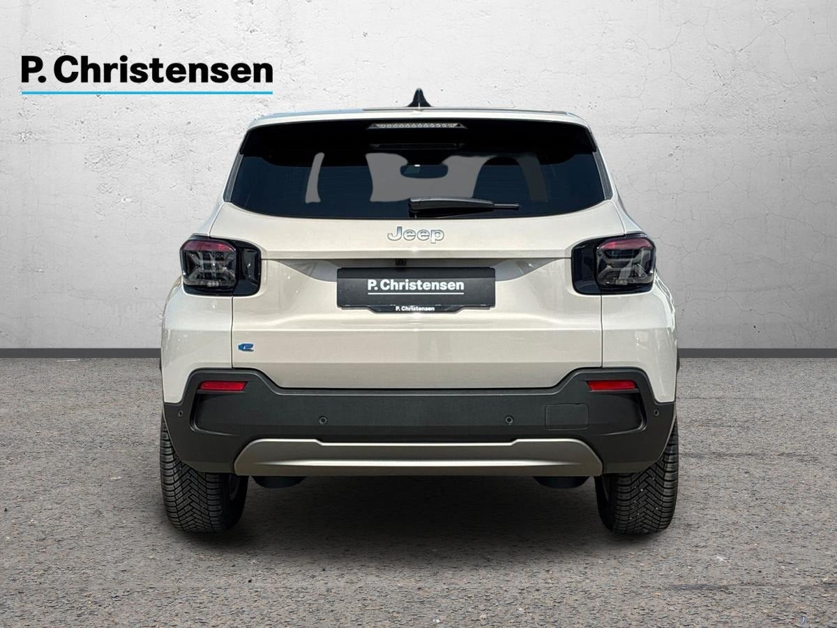 Beige Jeep Avenger fra 2024