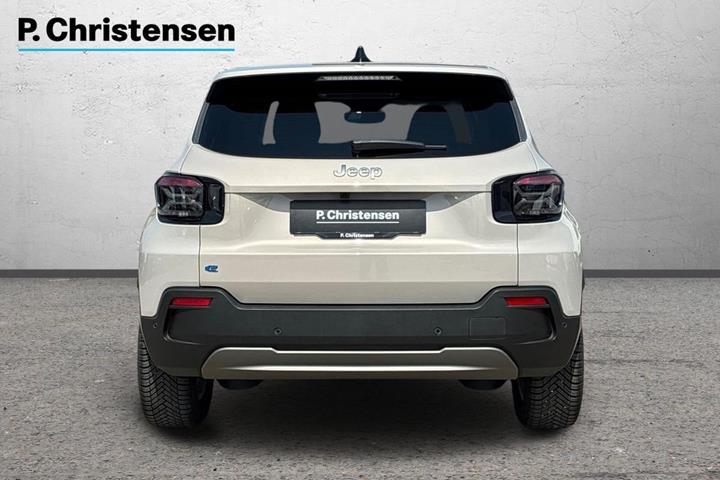 Beige Jeep Avenger fra 2024