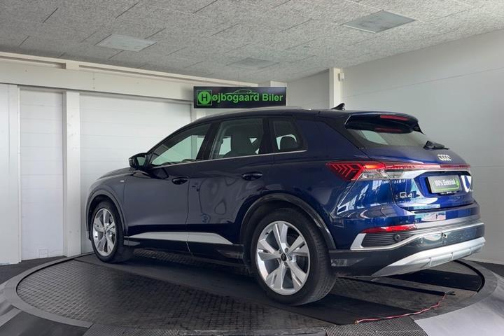 Blå Audi Q4 e-tron fra 2024
