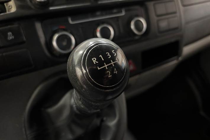 Sort VW Transporter fra 2015