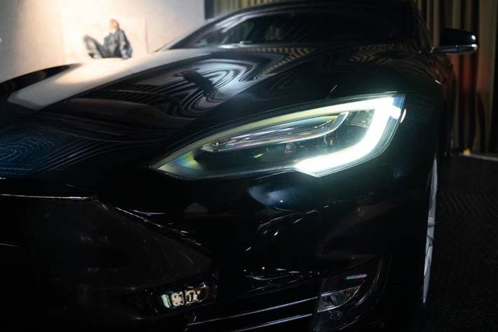 Sort Tesla Model S fra 2017