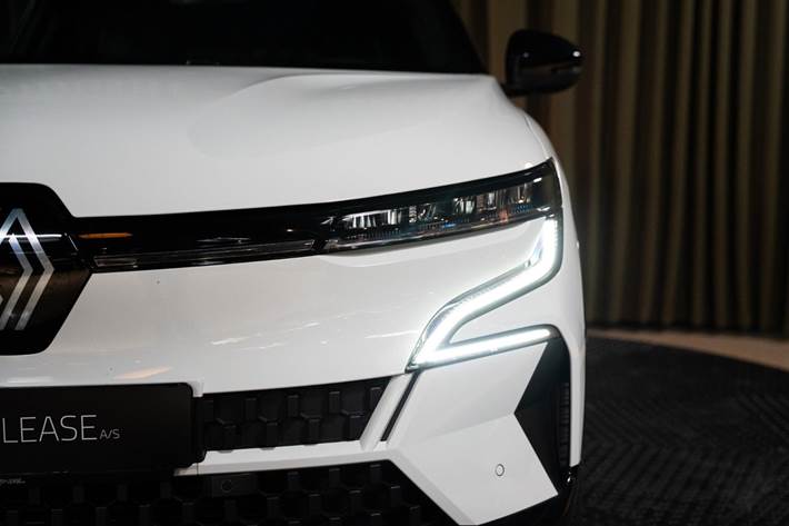 Grå Renault Megane E-Tech fra 2023
