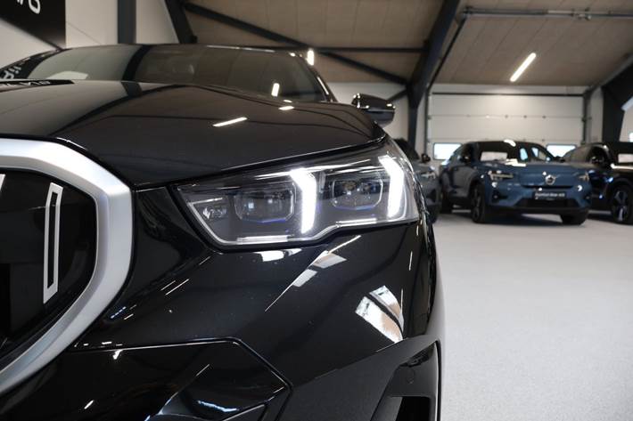 Sort BMW i5 fra 2024