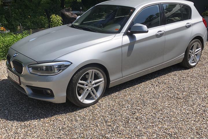 Grå BMW 1-Serie fra 2015