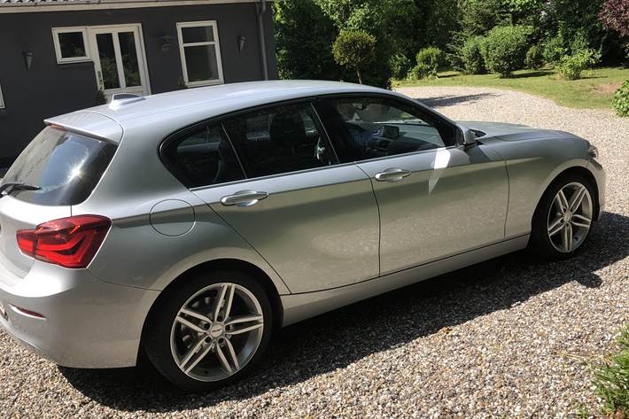Grå BMW 1-Serie fra 2015
