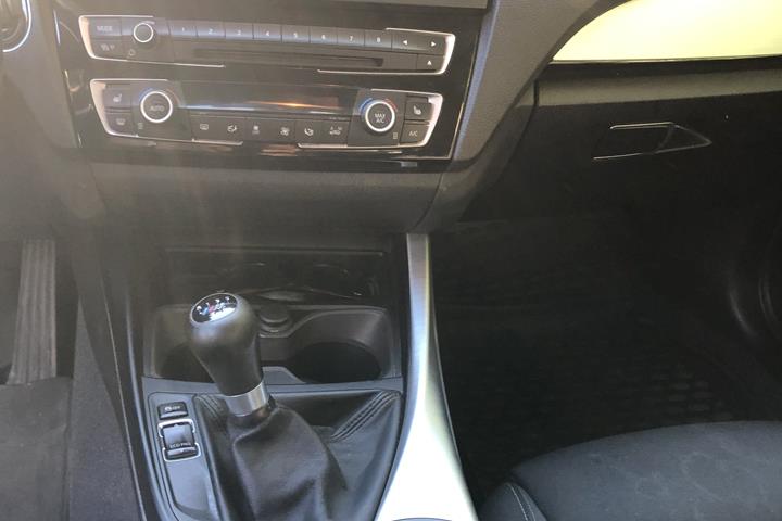 Grå BMW 1-Serie fra 2015