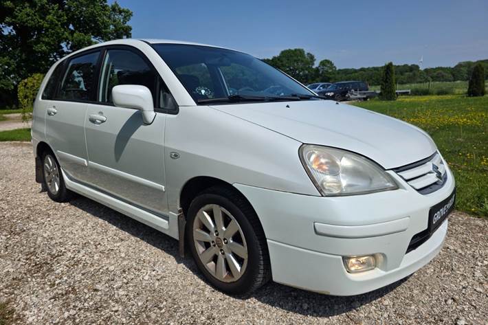 Hvid Suzuki Liana fra 2009