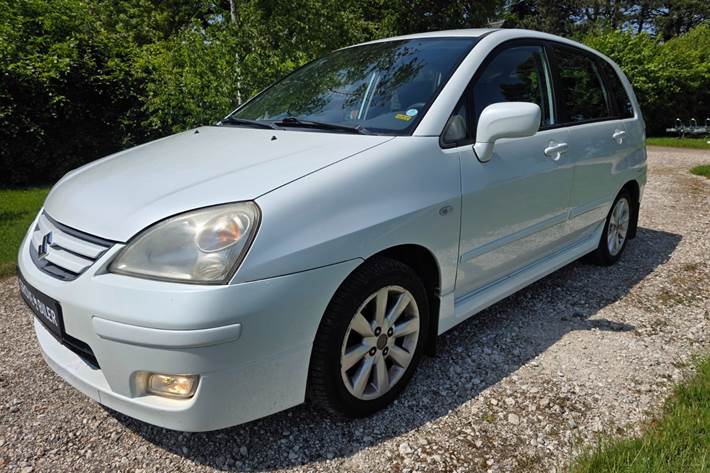 Hvid Suzuki Liana fra 2009