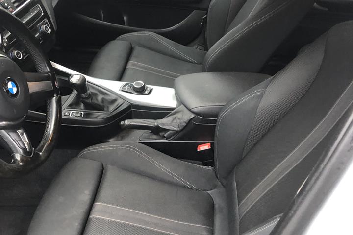 Grå BMW 1-Serie fra 2015