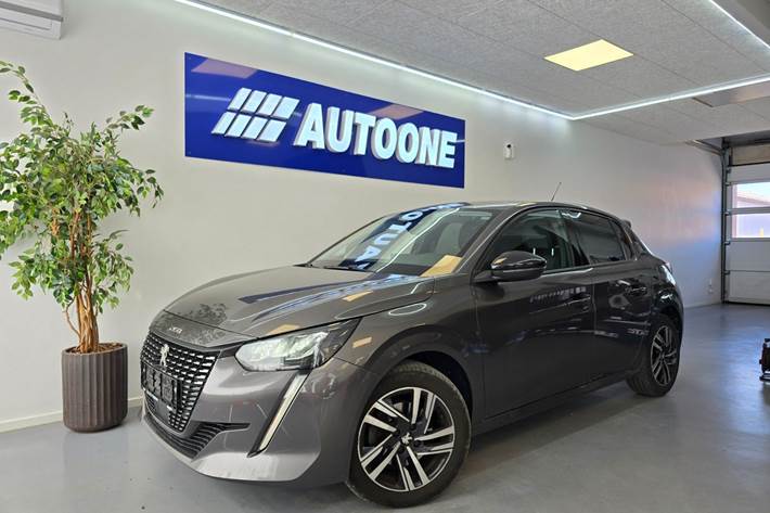 Grå Peugeot 208 fra 2023