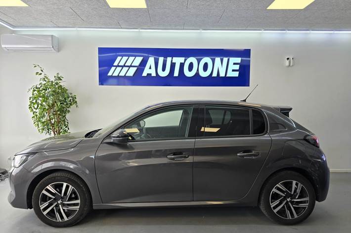 Grå Peugeot 208 fra 2023