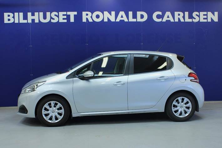 Sølv Peugeot 208 fra 2017