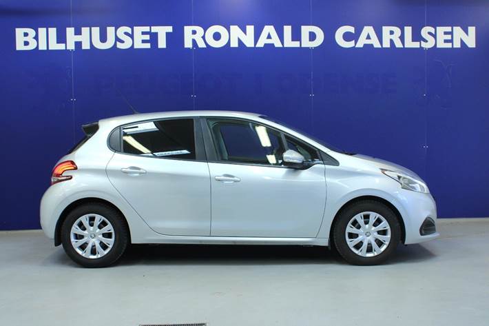 Sølv Peugeot 208 fra 2017