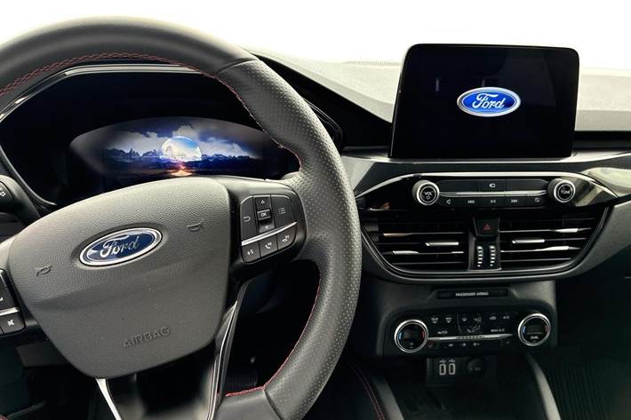 Grå Ford Kuga fra 2021