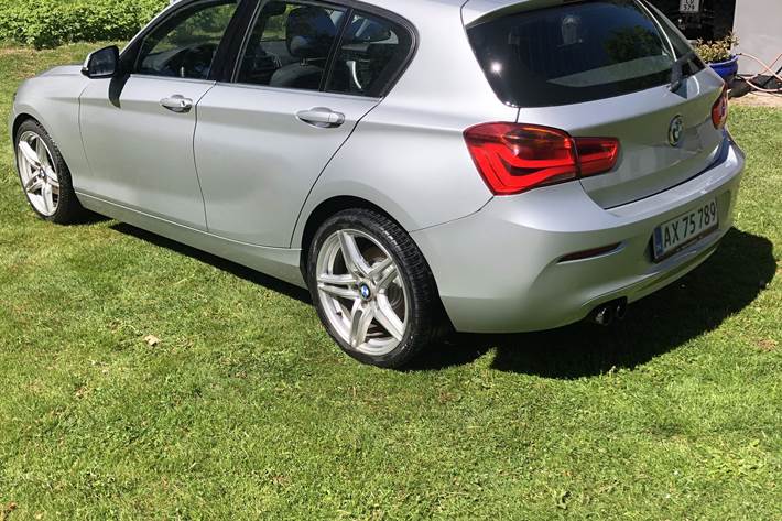 Grå BMW 1-Serie fra 2015