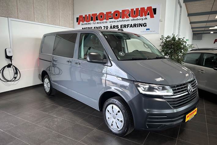 Grå VW Transporter fra 2023