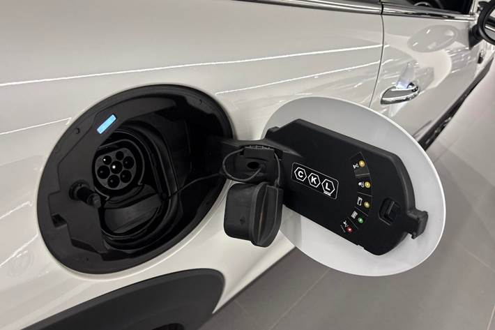 Hvid Mini Cooper SE fra 2023
